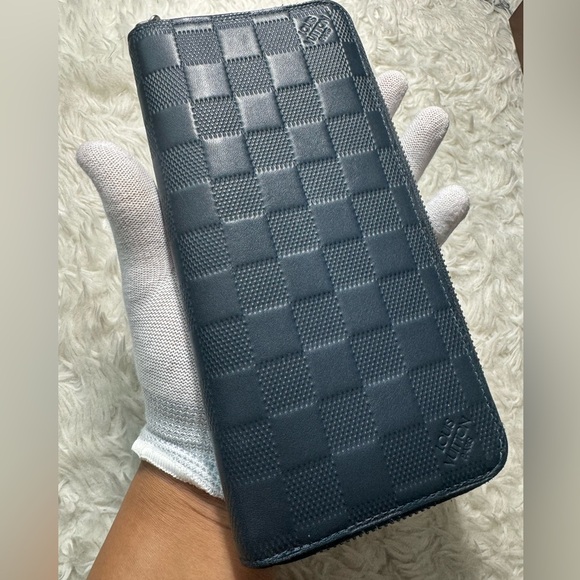🛑 SOLD 🛑 Louis Vuitton Zippy Navy Blue Damier Infini Leather Vertical Wallet - Picture 8 of 8